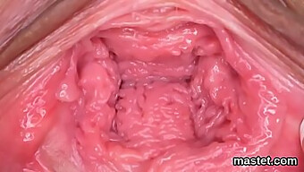 Hd-Video Von Einem Tschechischen Mädchen, Das Ihre Enge Vagina Bis Zum Limit Dehnt