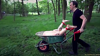 Vagina-Fick Und Deepthroat In Einer Rauen Bdsm-Session