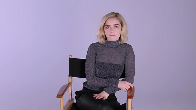 มาดูความท้าทายของ Kiernan Shipka ในการแต่งตัวน่ารัก