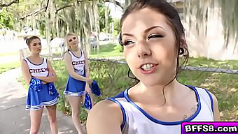 Cheerleader Mit Großen Titten Bekommen Bei Einer Wilden Gruppensexorgie Den Mund Mit Sperma Gefüllt