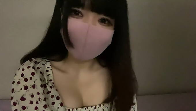 Amateur Japans Stel Experimenteert Met Pov Seks